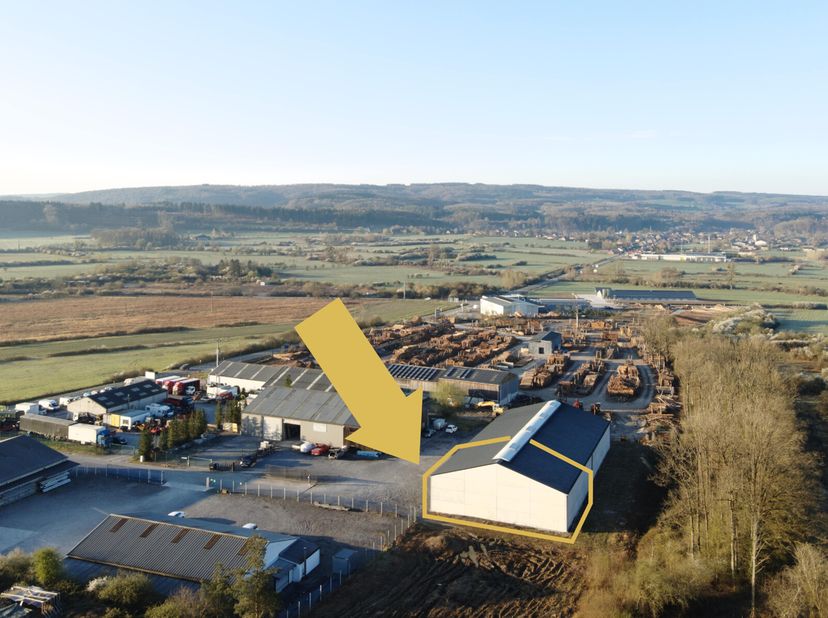 A louer à Hotton, route de Barvaux, cet entrepôt/atelier d&#039;une superficie au sol de 340 m2! Ce bien vous permettra d&#039;installer soit votre dépôt ou ate