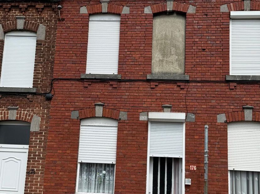 Maison de ville située à proximité de toutes les commodités.&lt;br /&gt;
Investissement idéal pour un jeune couple ou pour un projet locatif.&lt;br /&gt;
Composit