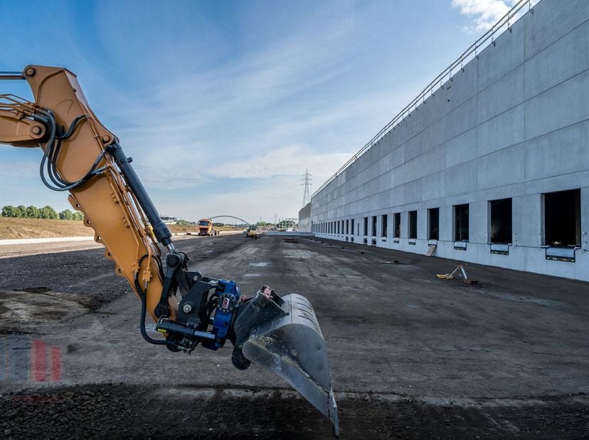 Deze nieuw te bouwen logistieke ruimte van 19.850 m² is perfect gelegen, nabij Gent centrum en op slechts 2 km van de R4.&lt;br /&gt;
&lt;br /&gt;
De logistieke h