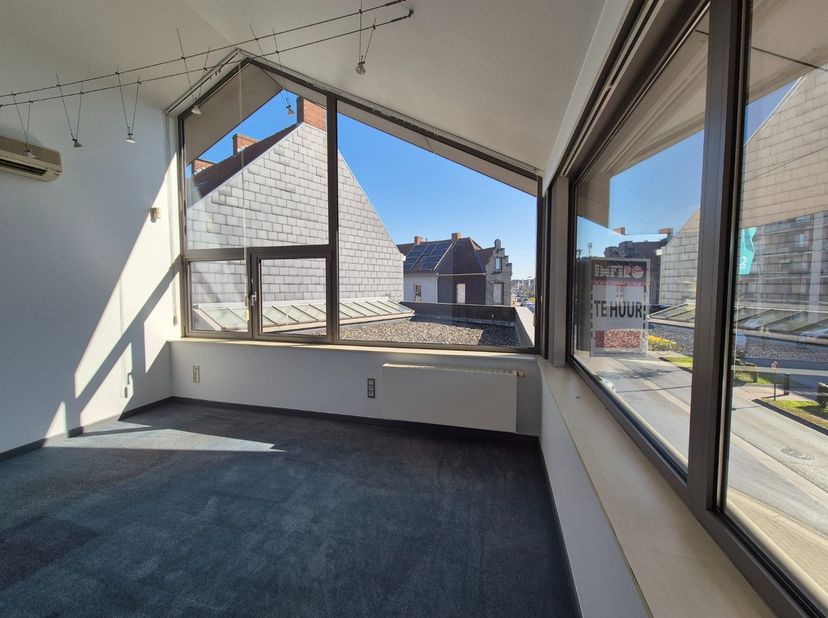 Bien professionnel à louer
                    à 8800 Roeselare