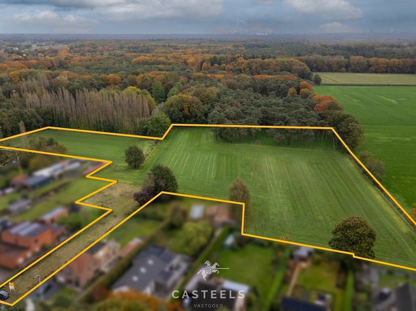 Gelegen aan de rand van de Lembeekse Bossen en het Bellebargiebos biedt deze uitzonderlijke bouwgrond van 23.665 m² een unieke kans om uw droomwoning