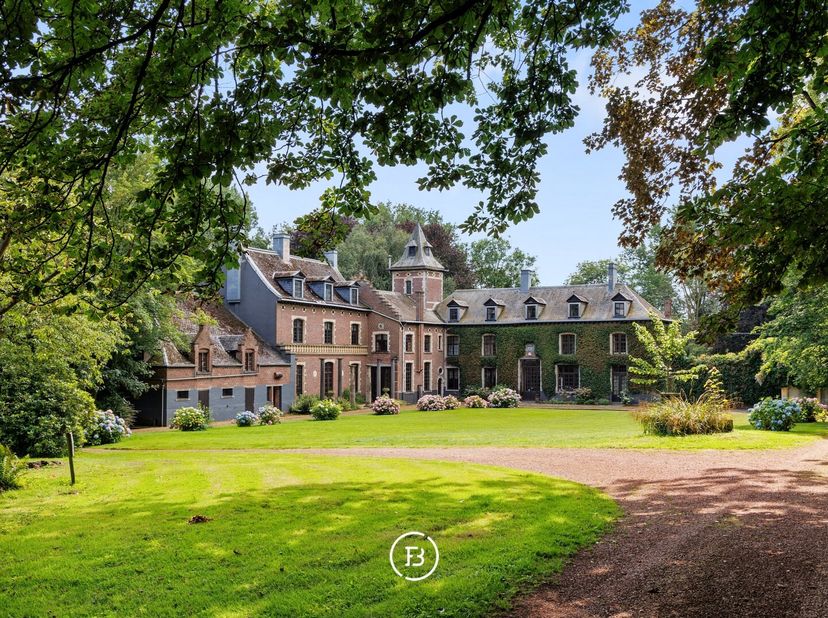 Nous sommes fiers de présenter la vente du château Terlinden à Ternat.&lt;br /&gt;
Datant du 17ème siècle, le château de Terlinden est situé dans un cadre i