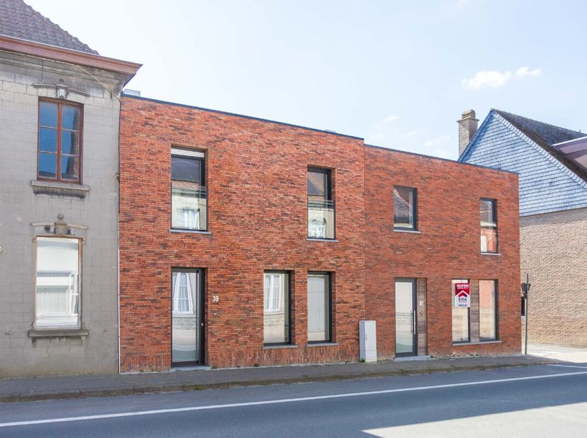 Nieuwbouwwoning in groene omgeving van Tiegem!In de rustige, groene omgeving van Tiegem staat deze stijlvolle nieuwbouwwoning te koop. Deze energiezui