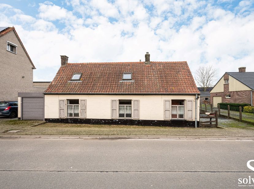Grondig te renoveren woning / nieuw te bouwen woning in Oostwinkeldorp. Bent u op zoek naar uw eigen stekje waar u nog uw eigen touch kan aan geven op