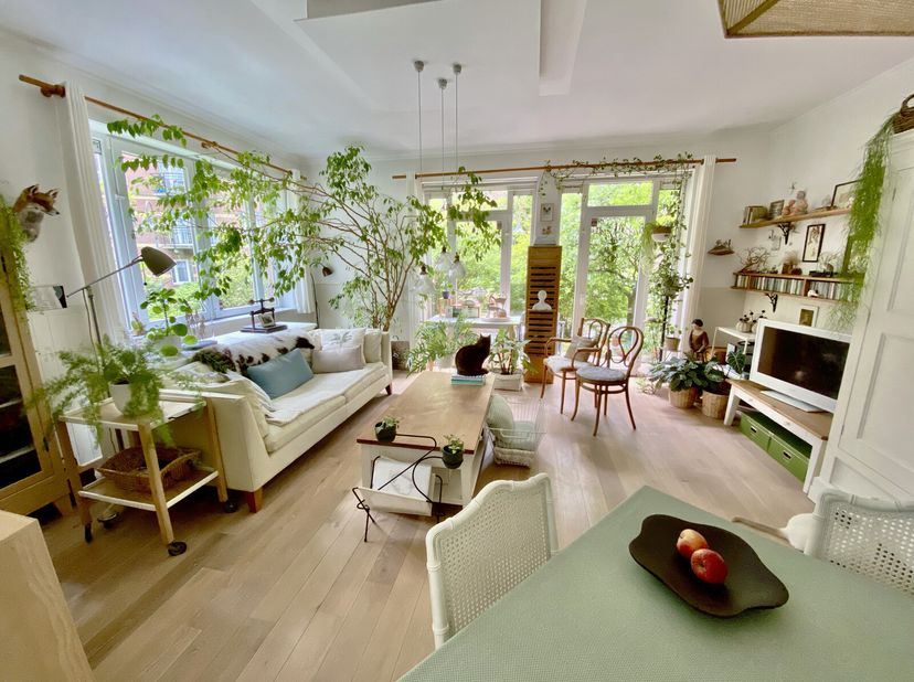 Gelegen in de gegeerde, residentiële wijk De tuinen van Jette, biedt dit charmante gelijkvloers appartement een perfecte combinatie van comfort, gezel
