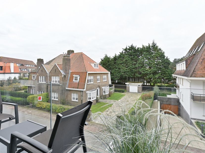 Charmant gemeubeld 1 slaapkamerappartement in de Jozef Nellenslaan op slechts 100 meter van de Zeedijk. Het appartement beschikt over een ruim terras