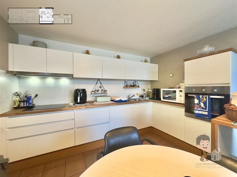 À VENDRE  Charmante maison 3 façades à Couillet&lt;br /&gt;
Découvrez cette superbe maison 3 façades située dans un quartier calme de Couillet, idéale pour