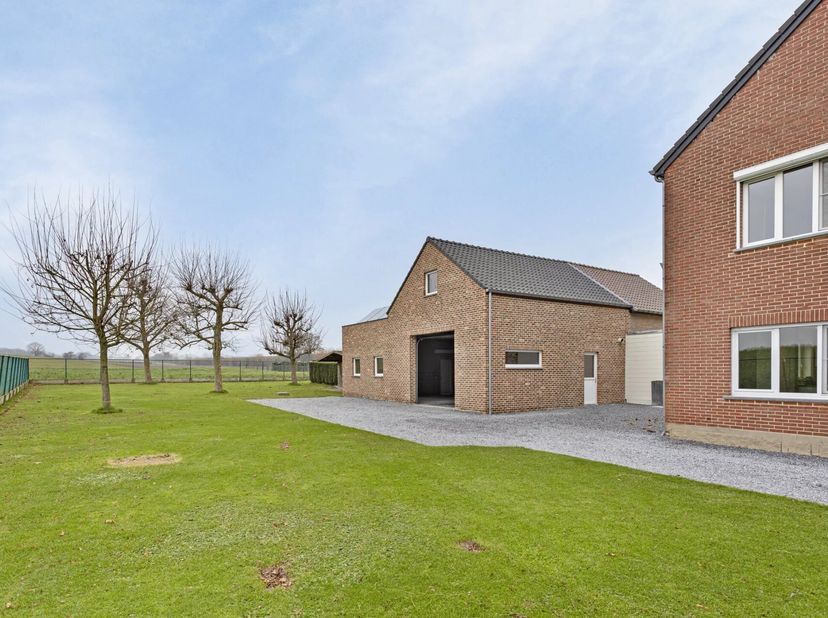 GROEN GELEGEN RUIME WONING MET 5 SLPK&#039;S EN POLYVALENT BIJGEBOUW OP 11A23CA IN ALT-HOESELT&lt;br /&gt;
Op zoek naar uw nieuwe instapklare droomwoning?&lt;br /&gt;