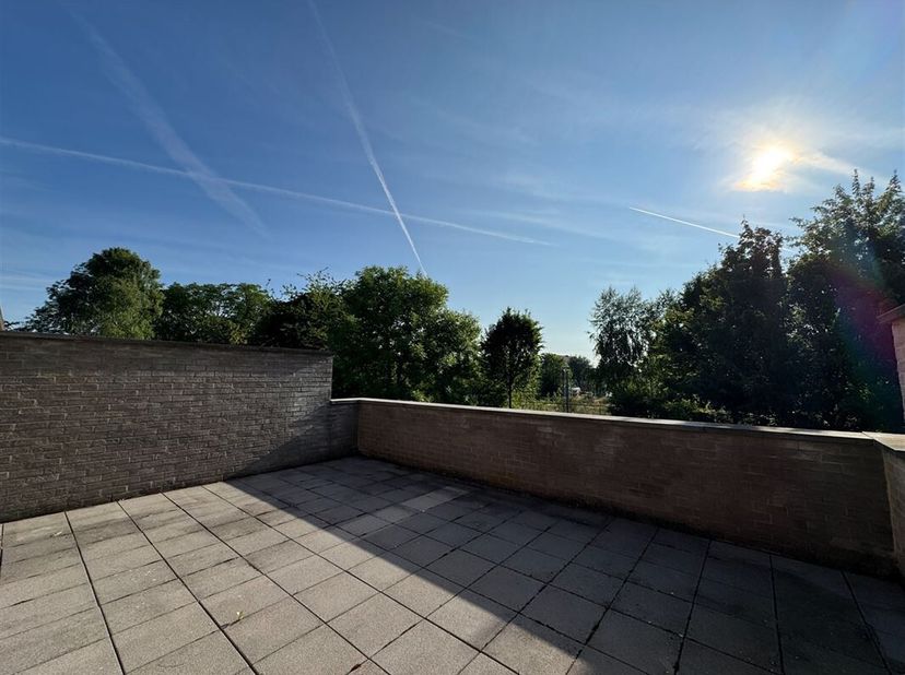Bienvenue dans ce bel appartement proche du centre-ville de Leopoldsburg, idéal pour ceux qui recherchent un espace de vie frais et accueillant.&lt;br /&gt;