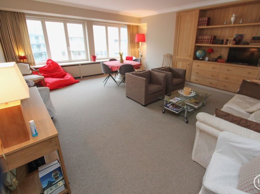 GEMEUBELD - Aangenaam appartement vlakbij het strand en het bruisende Rubensplein.&lt;br /&gt;
INDELING: ruime inkomhall, gastentoilet, vestiaire, gezellige