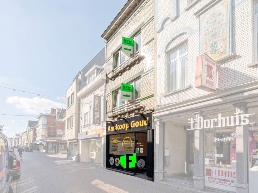 Au centre de Zottegem, nous vous proposons cet immeuble de rapport déjà loué avec un rendement exceptionnel ! Le bien se compose de 3 unités, à savoir