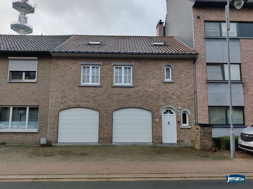 Op wandelafstand van het winkelcentrum van Maaseik hebben we dit gelijkvloers appartement in de verhuur.&lt;br /&gt;
Het appartement heeft een ruime woonkam