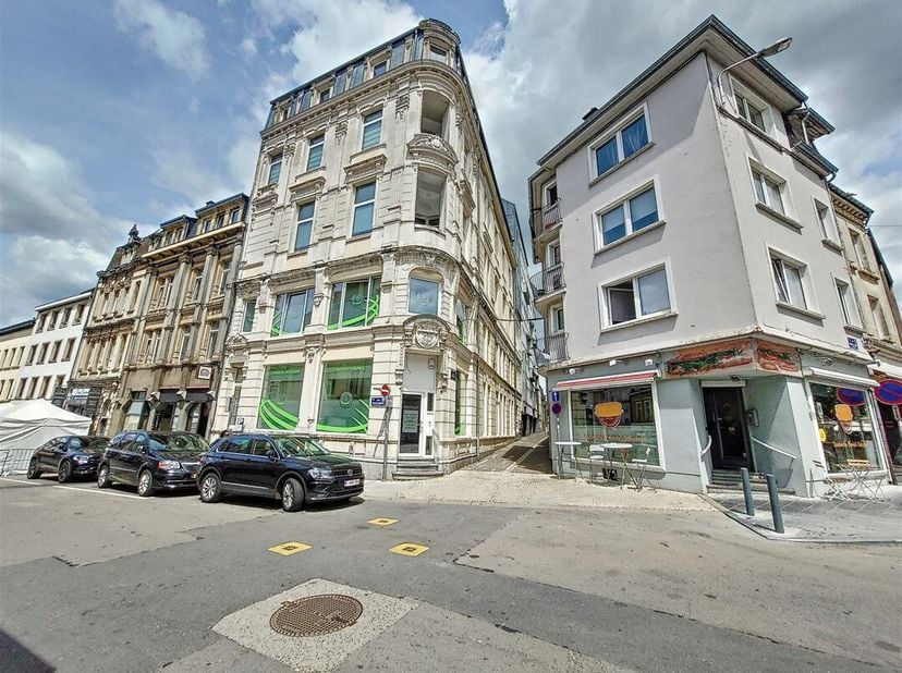 W Immobilière vous propose  à Arlon dans le  centre ville et à deux pas de la gare,  un agréable studio de 53 m². Ce bien est composé comme suit: spac