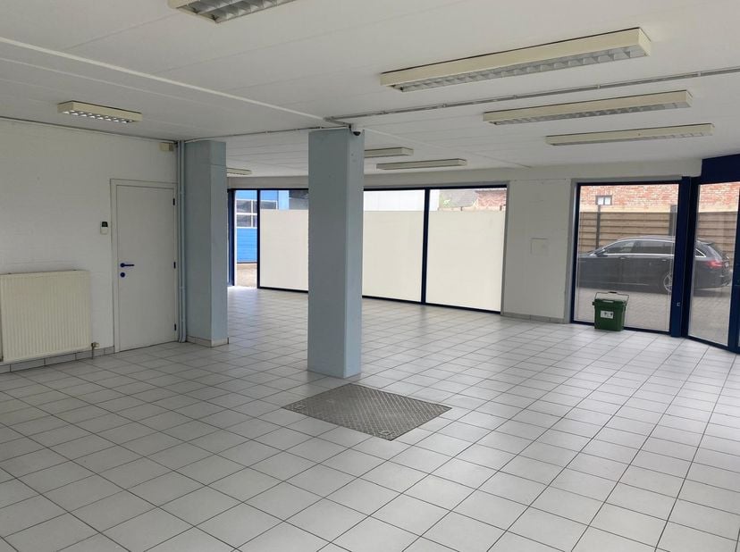 Bien professionnel à louer
                    à 9220 Hamme