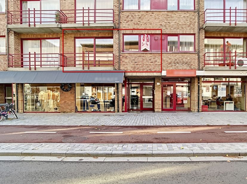 Appartement à louer dans le centre de Boom&lt;br /&gt;
mise en page: &lt;br /&gt;
- hall d&#039;entrée&lt;br /&gt;
- toilettes pour invités&lt;br /&gt;
- salon&lt;br /&gt;
- cuisine sép