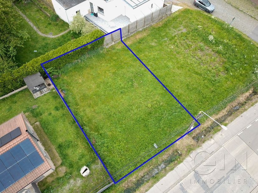 Terrain à bâtir, superficie de 291m², largeur : 14m, profondeur : 20m, libre de constructeur, à deux pas du centre de Pecq, RC : 3euro.