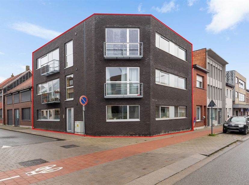 Opbrengsteigendom met 6 vergunde appartementen (2013) te koop in Hemiksem&lt;br /&gt;
Ligging:&lt;br /&gt;
Vlakbij het centrum van Hemiksem vinden we in de Schutt