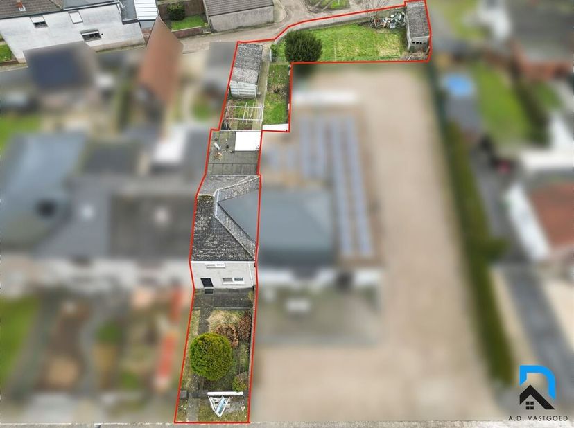 Mooie woning met ruime tuin in Zwartberg&lt;br /&gt;
Deze woning met ruime tuin in L-vorm is gelegen te Zwartberg. Een topligging omwille van de vlotte verb