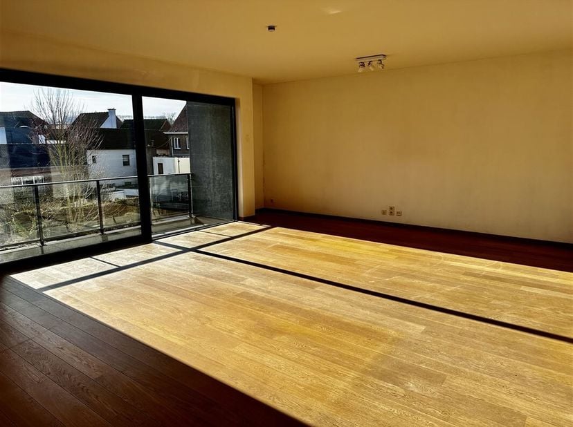 Instapklaar appartement te huur in Residentie Koningsgracht.&lt;br /&gt;
Dit appartement gelegen op 2de verdieping omvat inkomhall, apart toilet, leefruimte