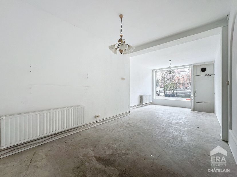 ERA Chatelain vous propose cette surface commerciale de 45 m², idéalement située sur la Place Bethléem, à Saint-Gilles.Ce bien est situé dans un quart