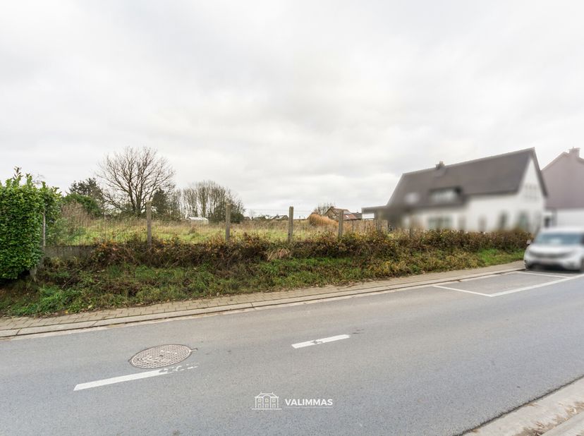 VALIMMAS verkoopt dit prachtig gelegen perceel bouwgrond, bestemd voor een ruime driegevelwoning. Eventueel ook samen te voegen met het aanpalende per