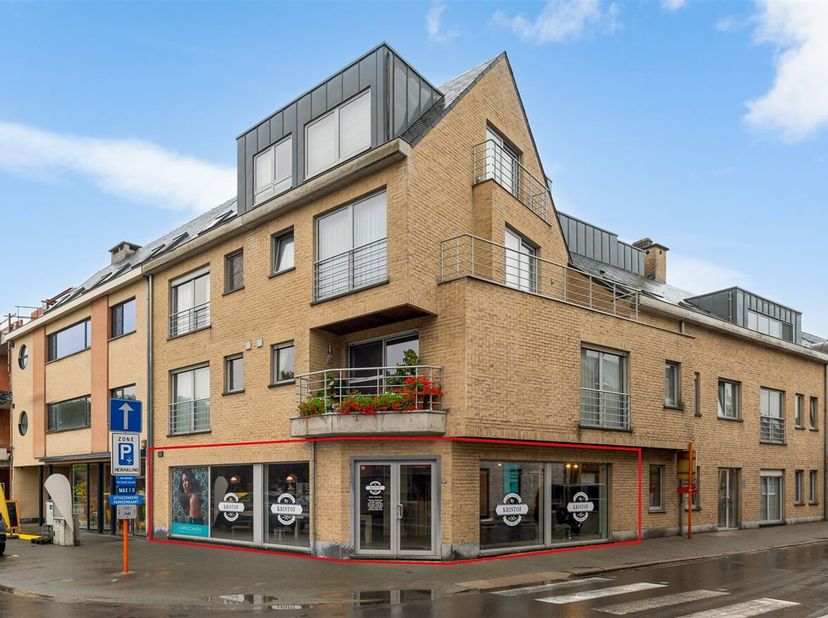 Uniek handelspand op toplocatie in het centrum van Grobbendonk&lt;br /&gt;
- Ligging: midden in het centrum van Grobbendonk, op een strategische hoeklocatie