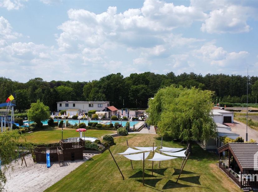 PLUSPUNTEN:&lt;br /&gt;
+ totale perceel oppervlakte: 20.141m²&lt;br /&gt;
+ ca. 15 campingplaatsen&lt;br /&gt;
+ ca. 35 vaste plaatsen&lt;br /&gt;
+ zwembad + kinderbad&lt;br /
