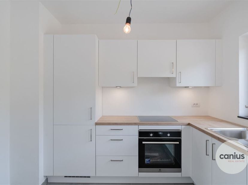 2-SLAAPKAMERAPPARTEMENT + TERRAS EN BALKON &lt;br /&gt;
Huy is centraal gelegen tussen de steden Namen en Luik. Wij treffen dit appartement aan de residenti