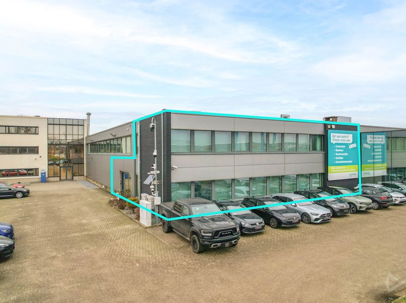Découvrez l&#039;emplacement idéal pour votre entreprise au Neringenweg 44 situé à Heverlee, juste à côté de la bretelle d&#039;accès à l&#039;E40. Cet espace de bur