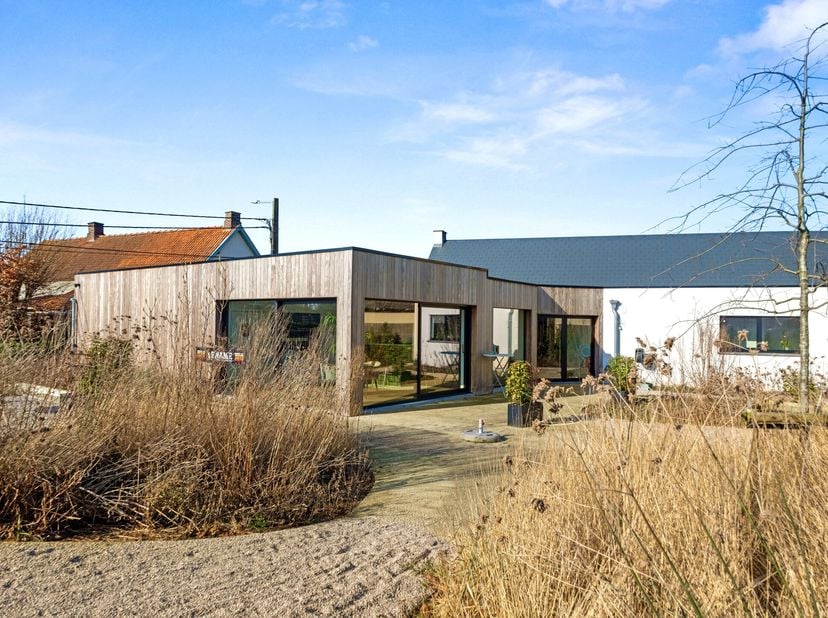 Prachtige HORECAZAAK in de Vlaamse Ardennen. Kwalitatief mooi GERENOVEERD EETCAFE met bar, geïnstalleerde PROFESSIONELE KEUKEN (overname keuken, inboe