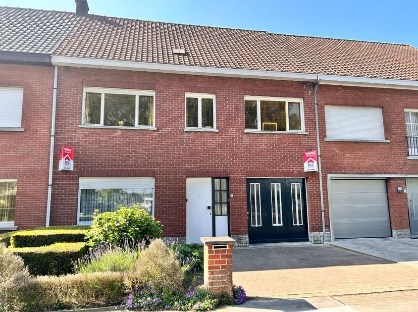 Maison familiale spacieuse  5 chambres, garage et jardin à Wervicq. Atouts de cette maison : Dalles en béton (solide et isolant acoustique) Jardin ori