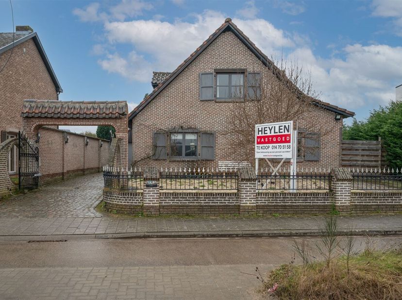 De woning dateert van 1982, voldoet aan de huidige normen en kan verder worden ingericht naar eigen belangen. &lt;br /&gt;
Gelegen tussen het centrum van No