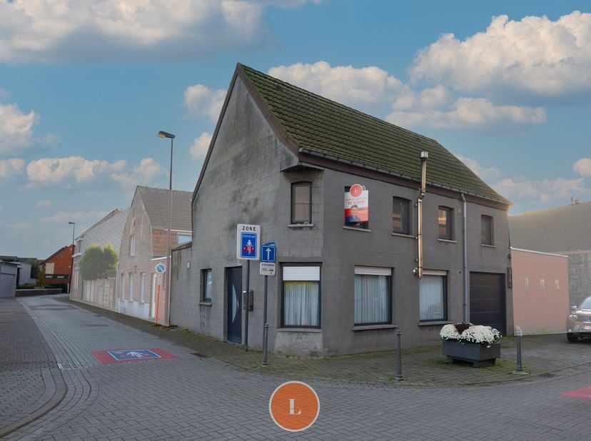 Te renoveren woning met veel potentieel is op zoek naar nieuwe eigenaars!&lt;br /&gt;
Woning ligt vlakbij winkels, scholen en openbaar vervoer.&lt;br /&gt;
&lt;br /&gt;