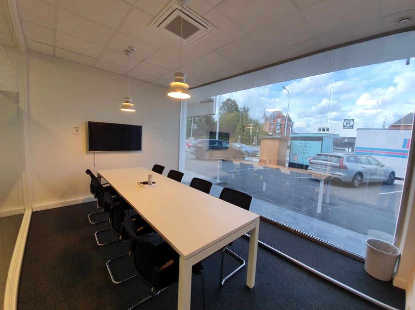 Deze kantoorruimtes te huur in Lochristi bevinden zich in all-in bedrijvencentrum IDOLA, dat kantoren en flexplekken aanbiedt met kwalitatieve service