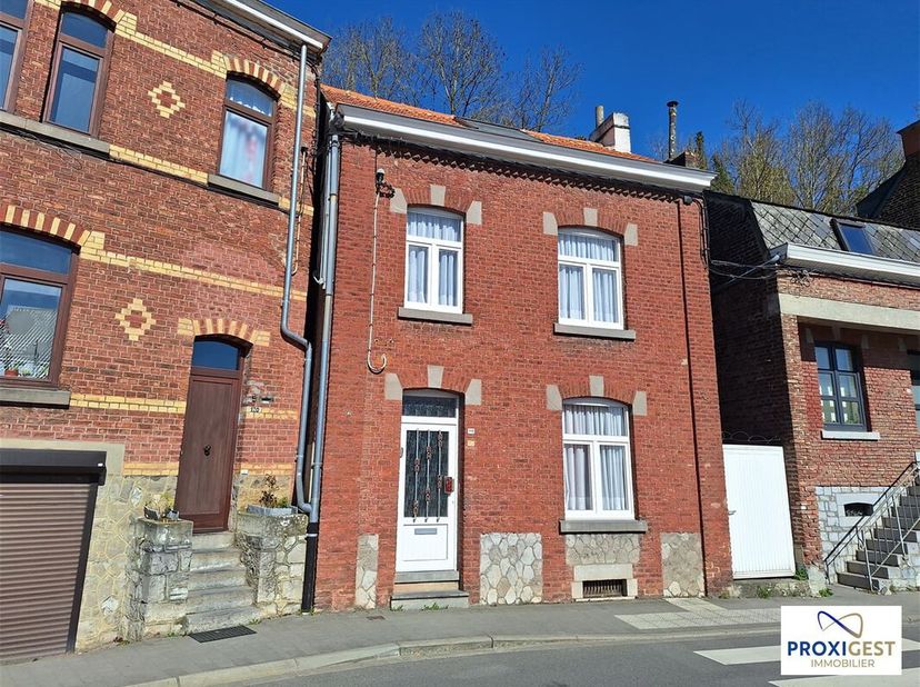 SOUS OPTION -  NAMUR (ST Servais) : belle petite maison de ville 2 chambres avec jardin et terrasse. Accès aisé à de nombreuses facilités : transports