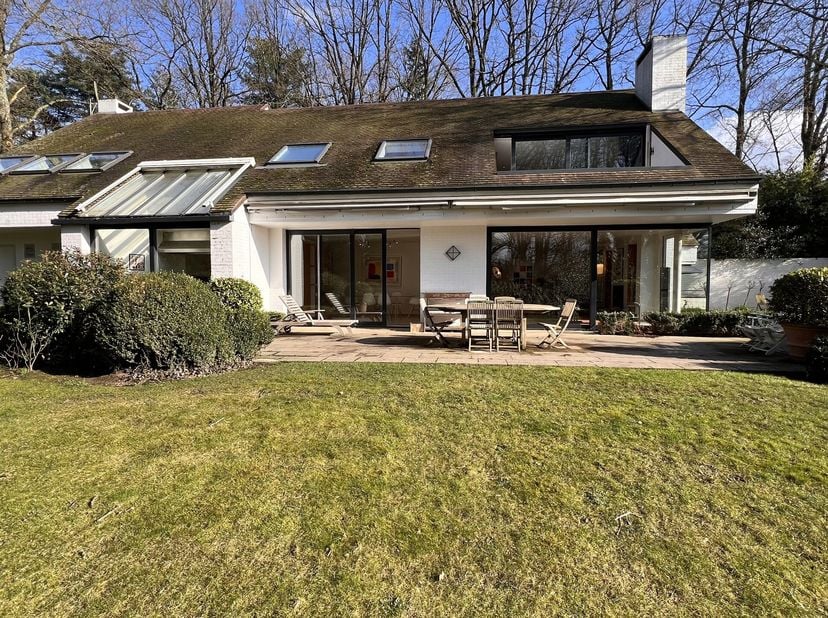 Kwadeplas / 7 Fontaines au grand calme d&#039;une avenue sans issue proche des champs et bois.&lt;br /&gt;
Elégante Villa de style contemporain sur 16ares Ouest.