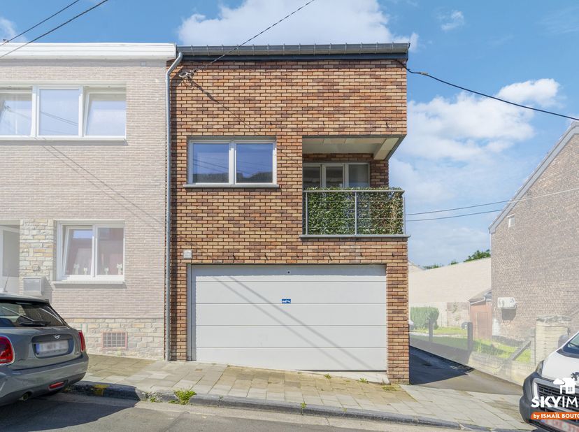 Cette charmante maison située sur les hauteurs de SERAING, vous est proposée par l&#039;agence SKYIMMO.&lt;br /&gt;
Ce bien est composé comme suit :&lt;br /&gt;
RDC :