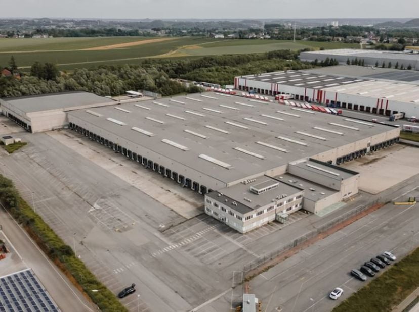 Vous recherchez une plateforme logistique immédiatement opérationnelle dans un emplacement stratégique en Wallonie ?&lt;br /&gt;
Découvrez cet entrepôt exce