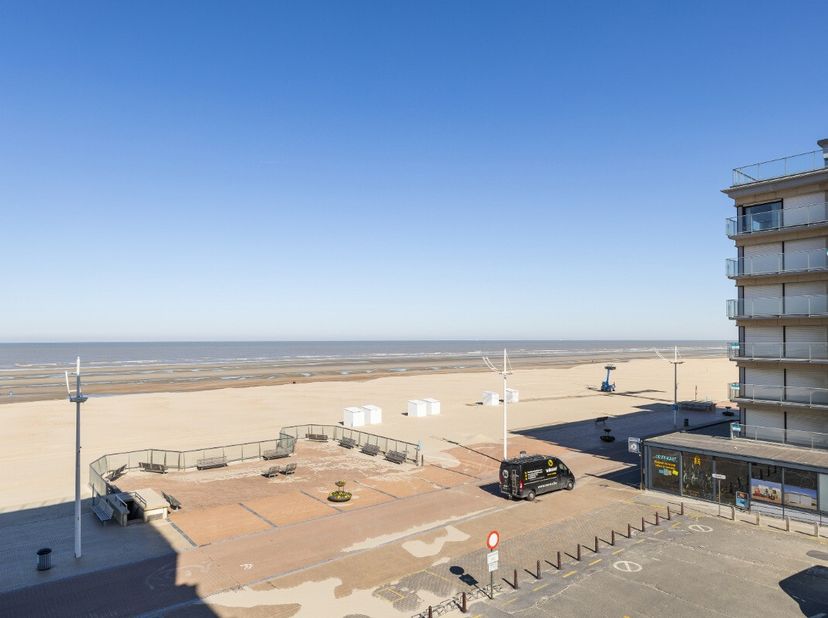 Koksijde : Gelegen in residentie &quot;Ego Flos&quot; op de derde verdieping is dit het perfecte eigendom als tweede verblijf of voor vakantieverhuur. 2 Ruime s