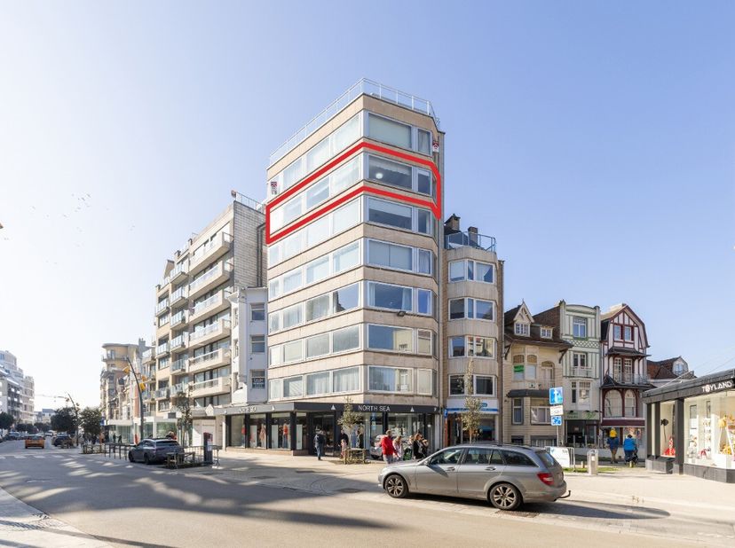 La Panne : Appartement spacieux et lumineux de 3 chambres à vendre à La Panne ! Découvrez ce magnifique appartement de pas moins de 129m², situé au si