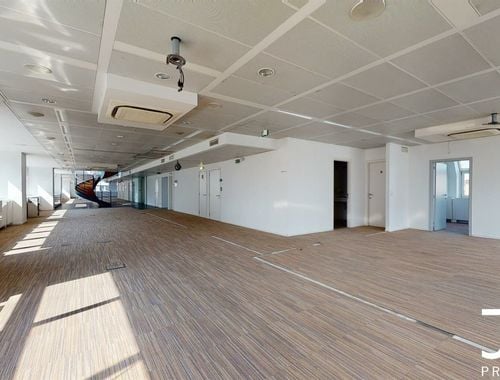                                        Bureaux à louer à Bruxelles, € 21.052
