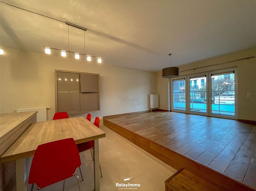 Très bel appartement d&#039;une surface habitable de 75 m2 (90 m2 surface plancher chauffée) situé au rez-de-chaussée de la résidence avec deux chambres et