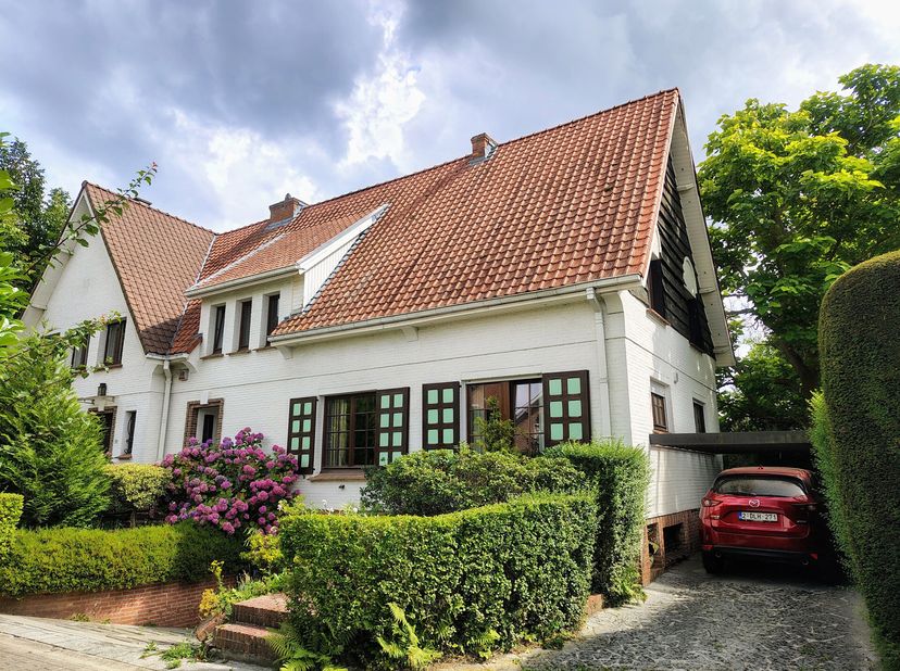 WEZEMBEEK-OPPEM op 1500m van het Dumonplein (Stockel) Mooi WOONHUIS in een charmante kleine gesloten wijk (4bed/1bur./2bath) terras, tuin, parking. He