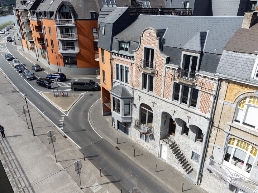 Infos &amp; Visites : Benoit - +32 491 74 58 34 - benoit@bytheway.be | Situation exceptionnelle sur la croisette en plein centre-ville, face à la Meuse, B