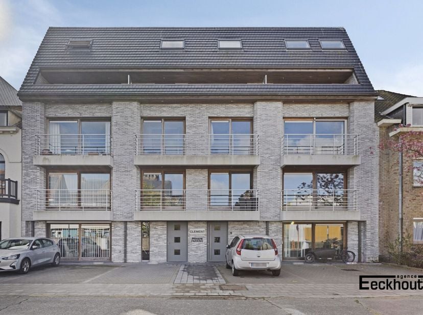 Instapklaar en smaakvol ingericht duplexappartement in een rustige straat op wandelafstand van het strand, winkels en supermarkten, HORECA en bus- en