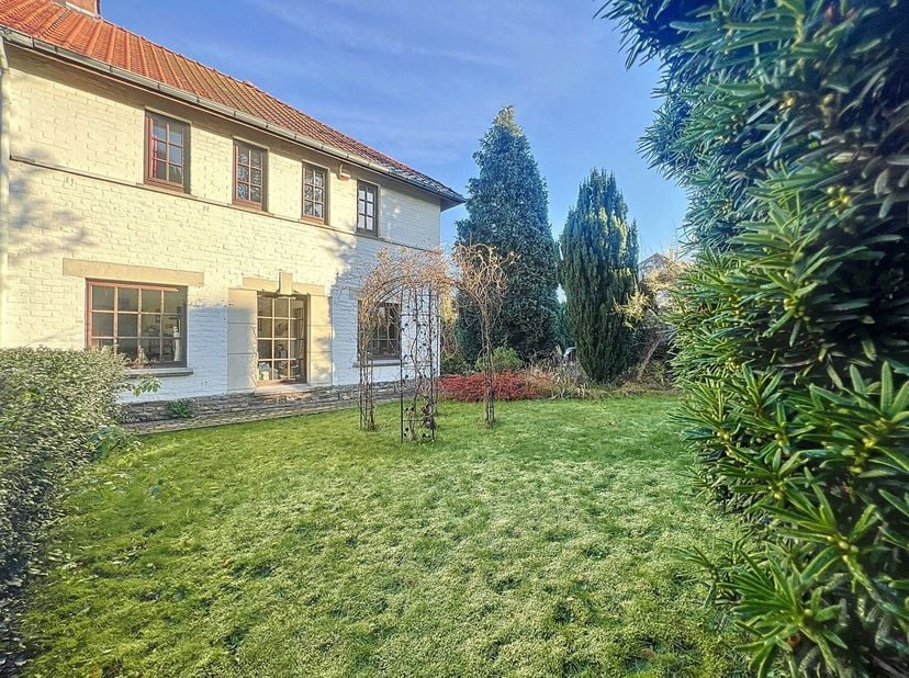 Exclusivité Immodussart Bruxelles : Maison 3 Chambres avec Garage buanderie , Grand Jardin - Secteur Calme&lt;br /&gt;
Découvrez cette belle maison3 façades