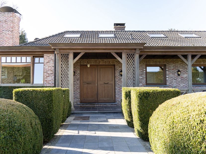 3-BEDROOM VILLA - WEMMEL&lt;br /&gt;
Charme, ruimte en absoluut comfort!&lt;br /&gt;
Gelegen in het hart van Wemmel, in een gewilde residentiële omgeving die rust