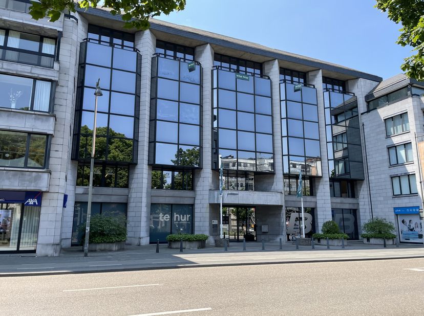 Vous recherchez un espace de bureau de haute qualité à un emplacement stratégique au sein du Ring de Hasselt? Nous proposons 600 m² de bureaux au quat