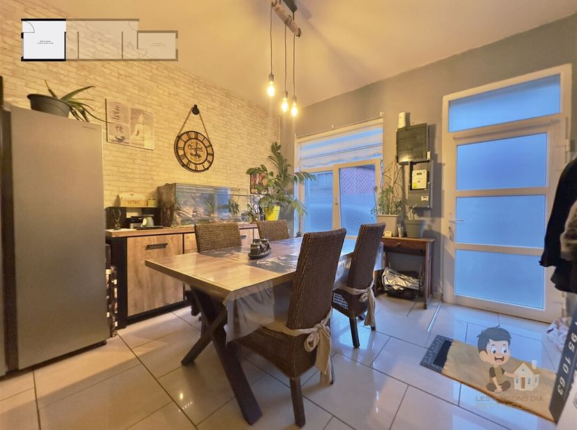 Maison à rénover  3 chambres  159 900 € &lt;br /&gt;
Vous cherchez une maison à rafraîchir/rénover selon vos goûts ? Découvrez ce bien plein de potentiel, i