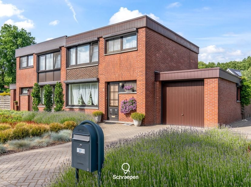 We vinden deze centraal gelegen woning met 3 slpks en een inpandige garage terug op een perceel van 5,2 are te Genk. Voor meer informatie ga naar: htt
